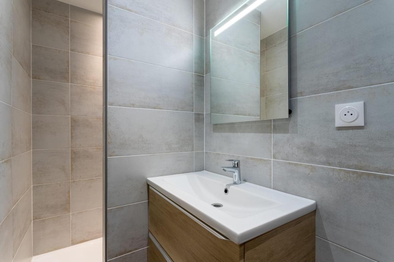 Luxurious 1 Bedroom, Ac, Terrace, Close Beaches - Dodo Et Tartine Каркеран Екстериор снимка